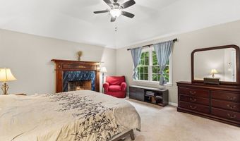 4 Crestwood Dr, Blackstone, MA 01504