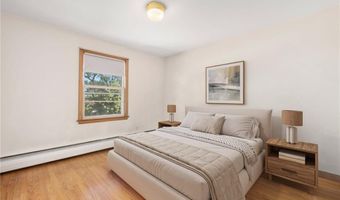 83 FESSENDEN St, Warwick, RI 02886