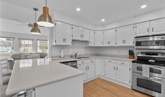 12 Granada Ter, Middletown, RI 02842