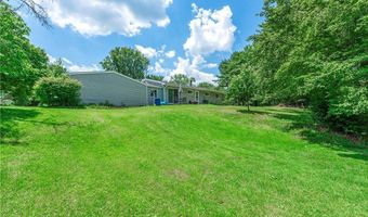 794 Robinhood Dr, Aurora, OH 44202