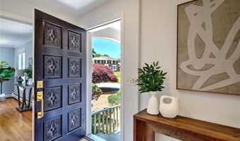 15 Sylvia Ln, Lincoln, RI 02865