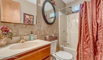 222 Keats Ln, Albrightsville, PA 18210