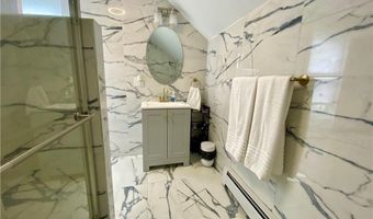 18 Hall Ave, Newport, RI 02840