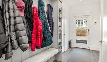 592 Tuckerman Ave, Middletown, RI 02842