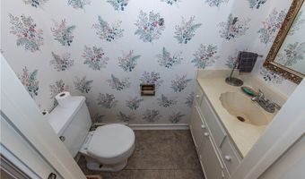 2070 White Pond Dr, Akron, OH 44313