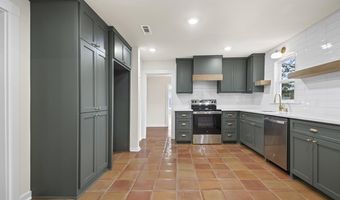 111 N 1st St, Benton, AR 72015