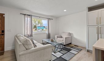 690 S Newark Ct, Aurora, CO 80012