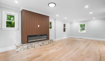 28 Spruce Mountain Rd, Danbury, CT 06810