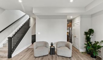 1102 S HIGHLAND St 3, Arlington, VA 22204