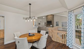 915 Timber Glen Ln, Ballwin, MO 63021