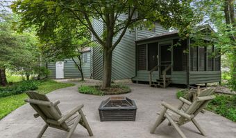 929 E NORTHWOOD Dr, Appleton, WI 54911