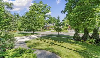 820 Barton Dr, Ann Arbor, MI 48105