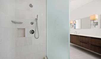 1055 WISCONSIN Ave NW 4E, Washington, DC 20007