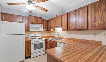 1308 Holgate Dr G5, Ballwin, MO 63021