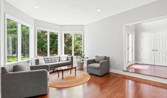 9 Hubbard Rd, Amherst, NH 03031