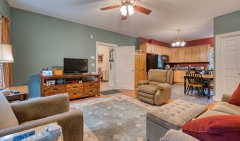 2 Warren Gln, Burlington, CT 06013