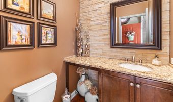 6 Waverly Ct, Algonquin, IL 60102