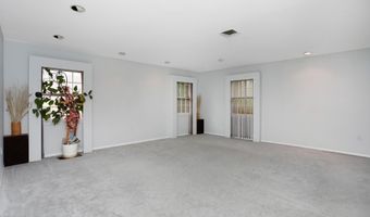 4 Dawn Way, Aberdeen, NJ 07747