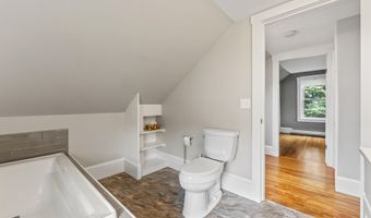 7 John St, Belfast, ME 04915
