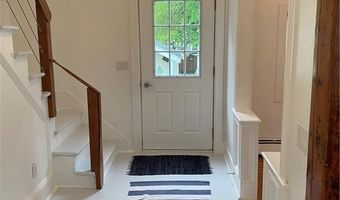 15 Clinton Ave 2, Newport, RI 02840