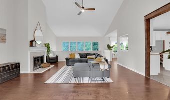 215 Cobblefield Ct, Ballwin, MO 63011