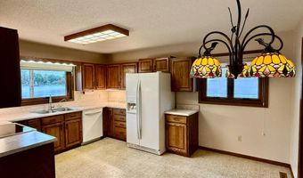 146 Washington Ave, Alden, MN 56009