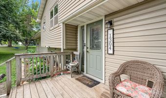 1304 Swanhill Dr, Albert Lea, MN 56007