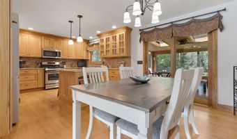 914 Scott St, Algonquin, IL 60102