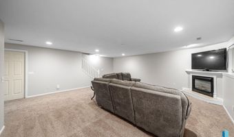 316 S Country Club Ave, Brandon, SD 57005