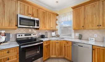 23 Vernon Ave 1, Newport, RI 02840