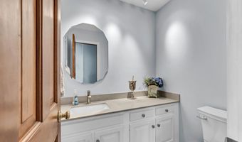 6 Lyndenwood Dr, Brookfield, CT 06804