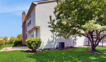 8 GEORGETOWN Ct, Algonquin, IL 60102