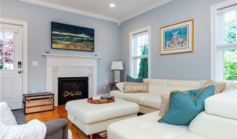 19 Eustis Ave, Newport, RI 02840