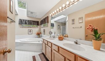 275 Farmhill Dr, Algonquin, IL 60102