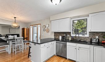 1422 Alderwood Dr, Altoona, IA 50009