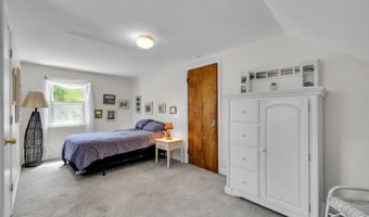 24 Toole Dr, Branford, CT 06405