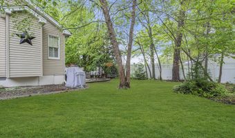 65 Pelican Dr, Bayville, NJ 08721