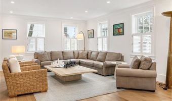 24 School St, Newport, RI 02840