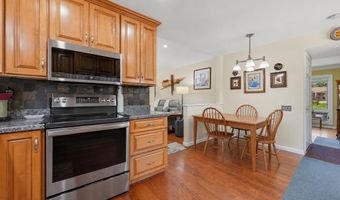 409 Mayfair Dr, Ballwin, MO 63011