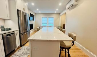 35 Memorial Blvd 1, Newport, RI 02840