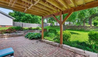 100 Holly Green Dr, Ballwin, MO 63021
