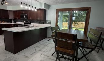 330 Fairview Dr, Aurora, NE 68818