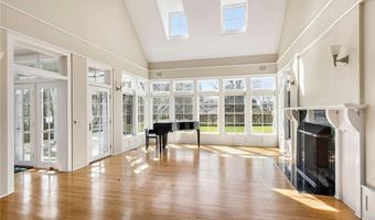 9 Ocean Lawn Ln, Newport, RI 02840