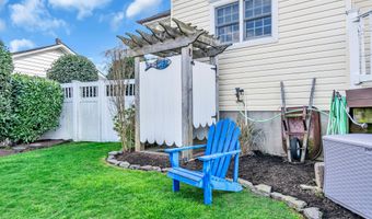 221 Magnolia Dr, Bayville, NJ 08721