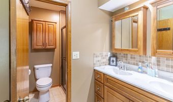 2104 Cedarcrest Ct, Arkansas City, KS 67005