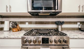 905 N Main St, Bentonville, AR 72712