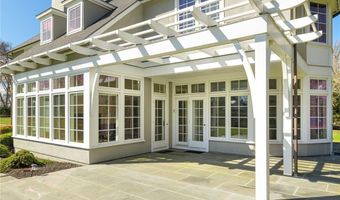 9 Ocean Lawn Ln, Newport, RI 02840