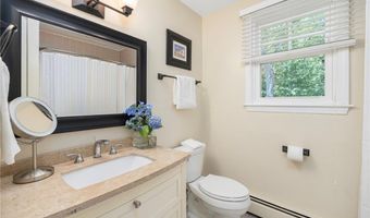68 Daniel Dr, North Kingstown, RI 02852