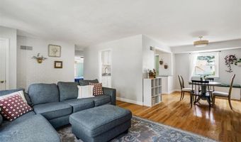 7658 General Meade Ln, Affton, MO 63123