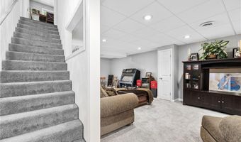 84 Country Hill Ln, North Kingstown, RI 02852